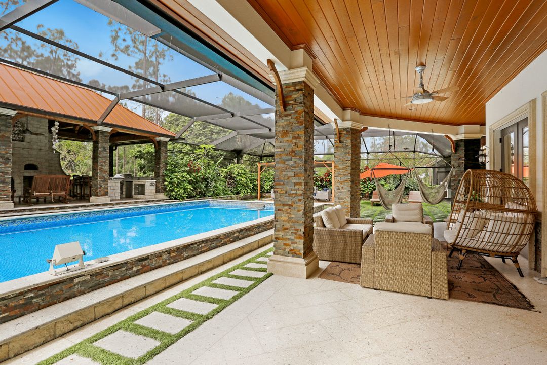 5610 Bur Oaks Ln, Naples, FL 34119