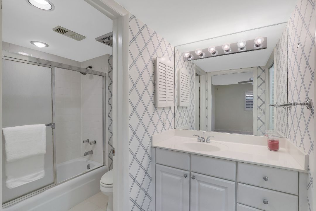 222 Harbour Dr #104, Naples, FL 34103