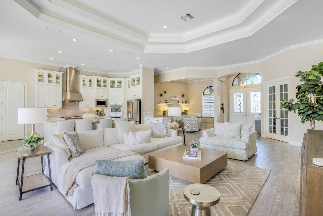 9086 Sorreno Ct, Naples, FL 34119