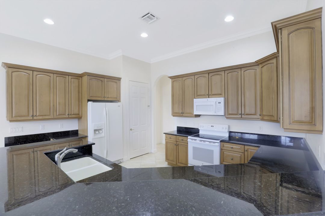 10196 Avonleigh Dr, Bonita Springs, FL 34135