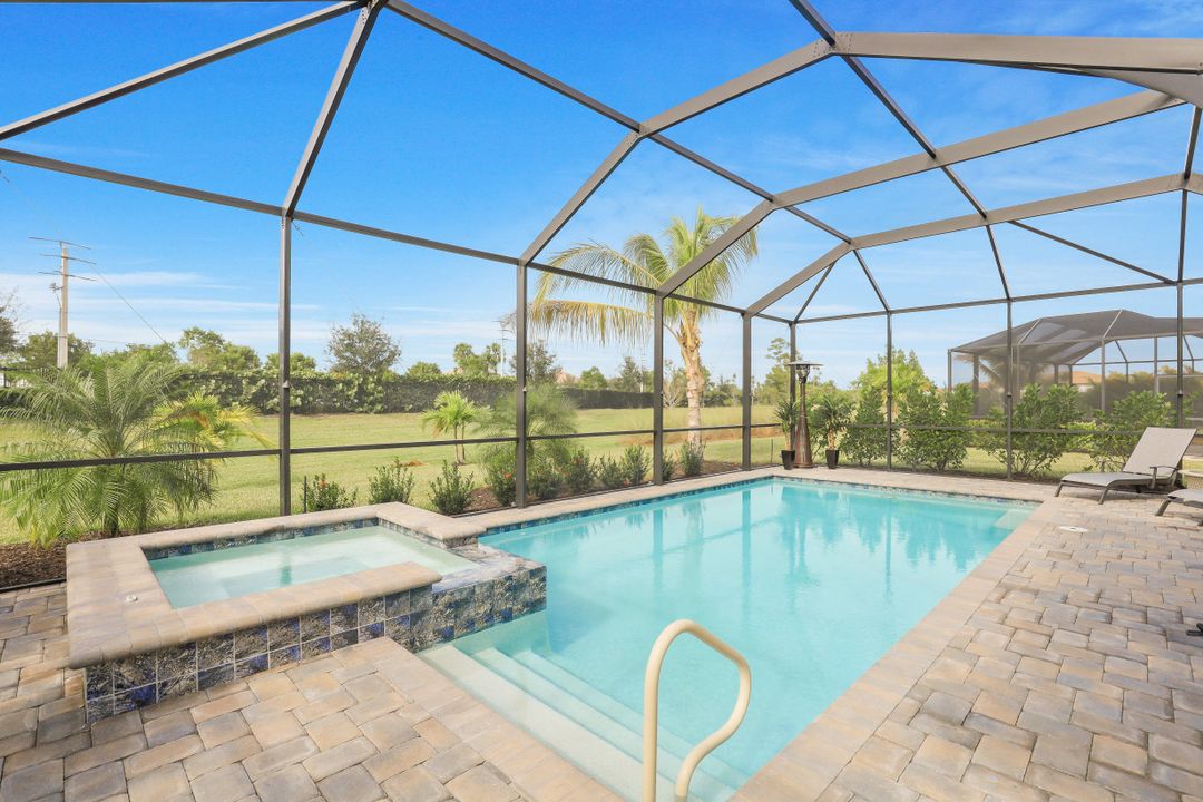 1913 Mustique St, Naples, FL 34120