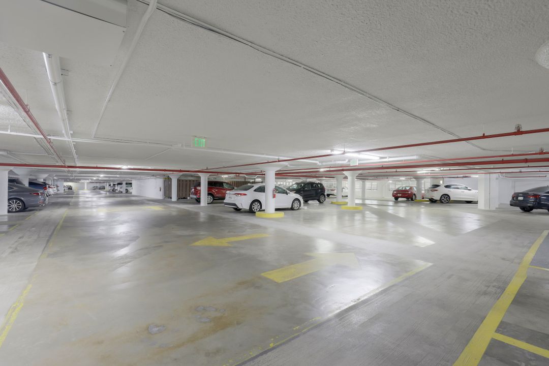 3215 Gulf Shore Blvd N #205, Naples, FL 34103