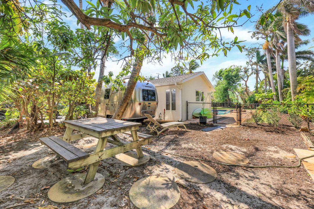 1135 26th Ave N, Naples, FL 34103