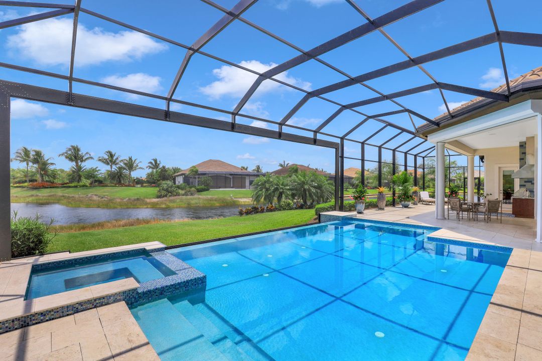 6587 Barbera Ln, Naples, FL 34113