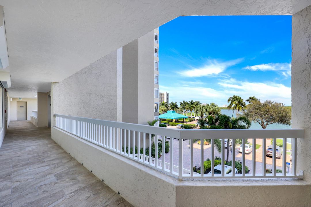 25 Bluebill Ave #201, Naples, FL 34108