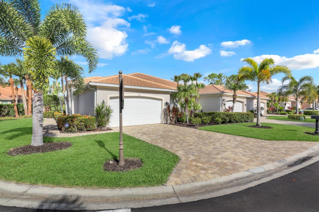 12651 Fox Ridge Dr, Bonita Springs, FL 34135