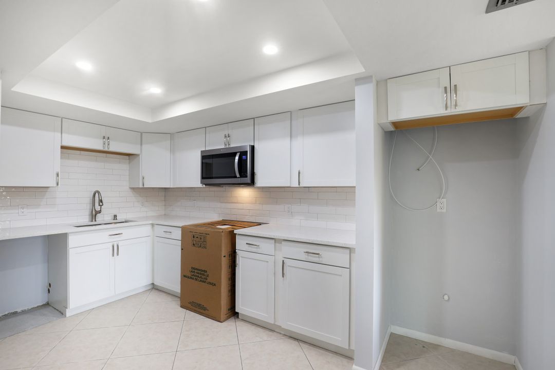 5954 Pelican Bay Blvd #222, Naples, FL 34108