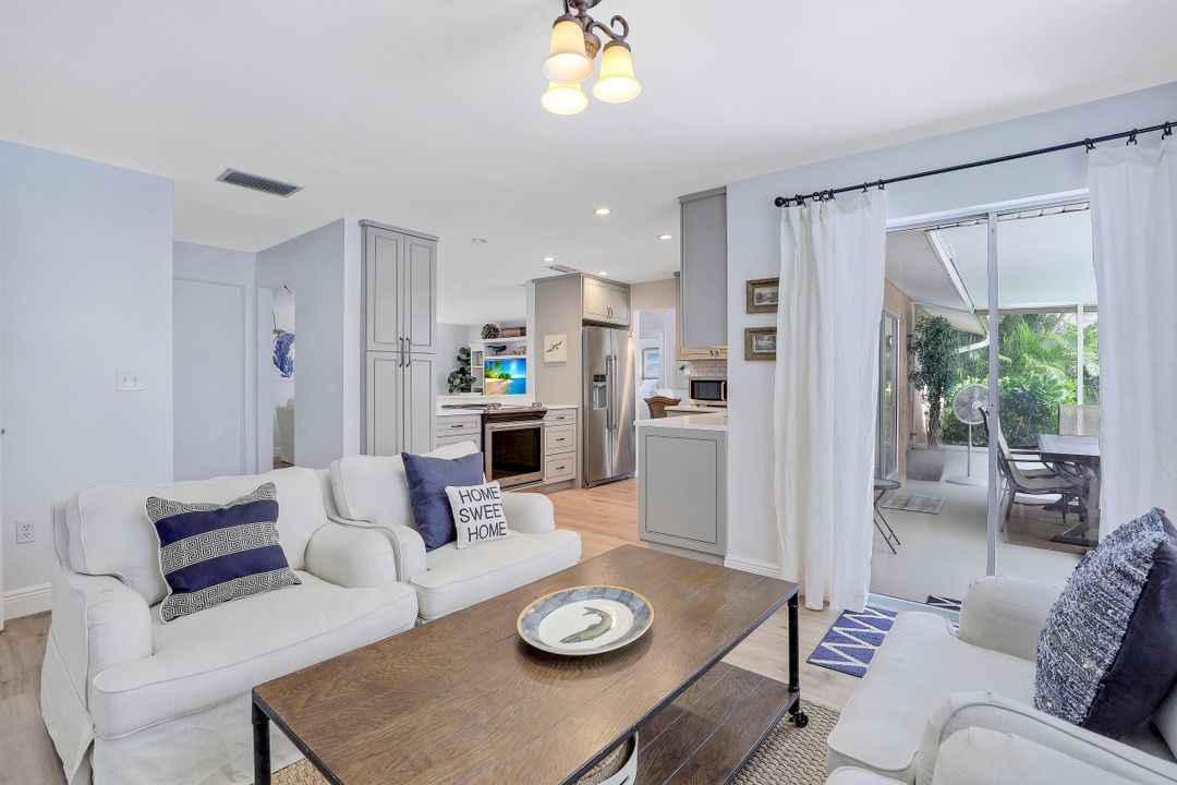 580 105th Ave N, Naples, FL 34108