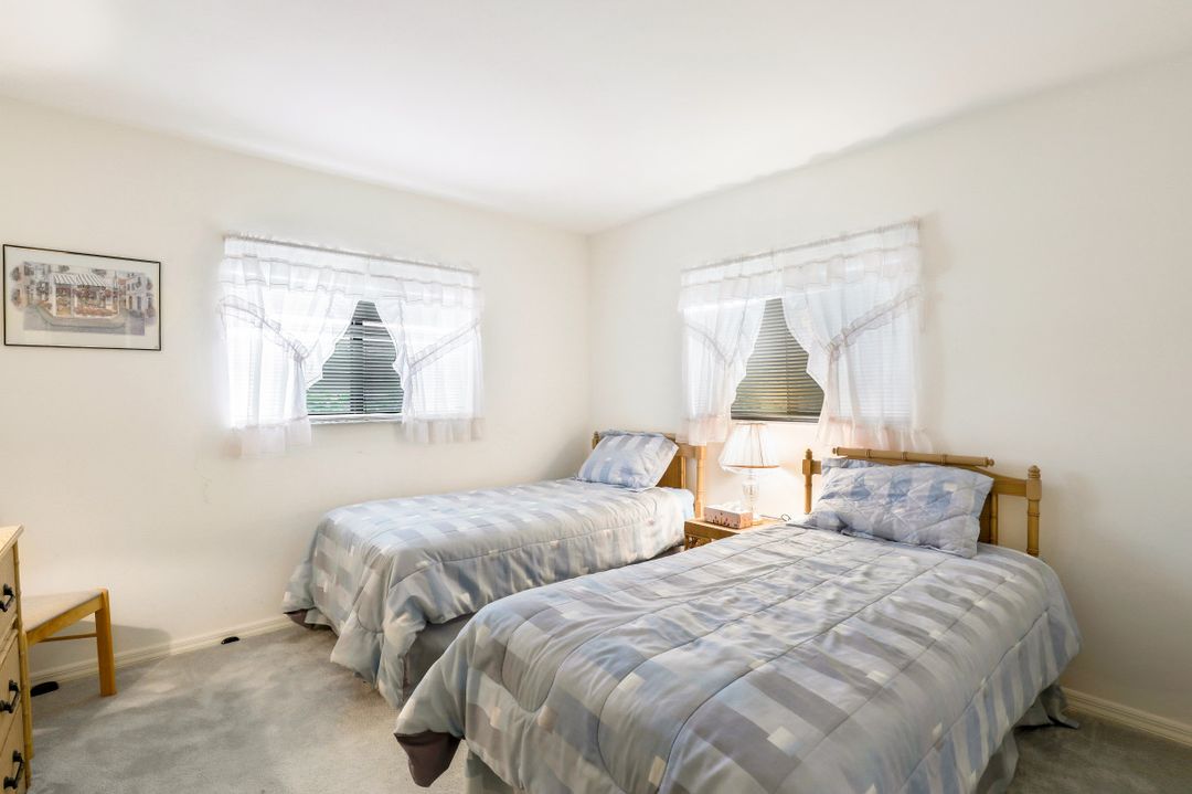 466 Tradewinds Ave, Naples, FL 34108