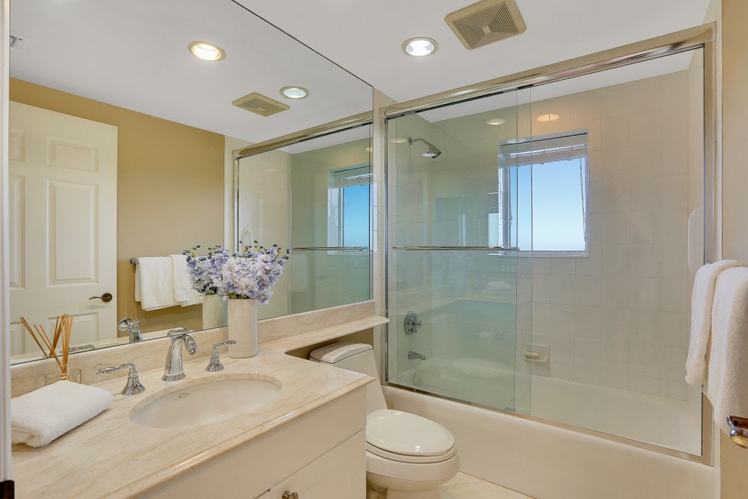 8960 Bay Colony Dr #703, Naples, FL 34108