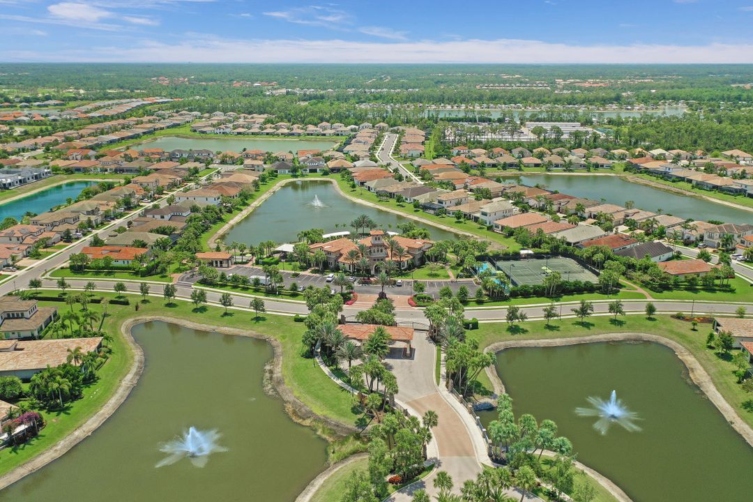 9385 Glenforest Dr, Naples, FL 34120