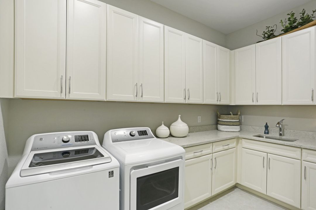 6035 Plana Cays Dr, Naples, FL 34113