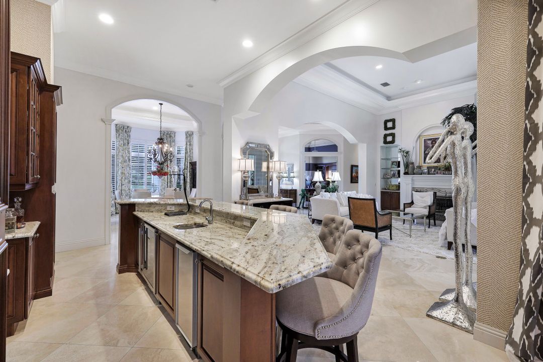 313 Chancery Cir, Naples, FL 34110