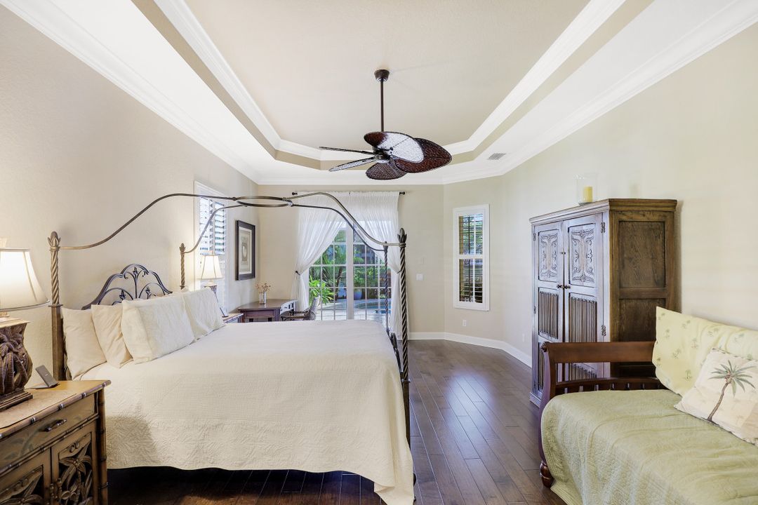 8806 Spinner Cove Ln, Naples, FL 34120