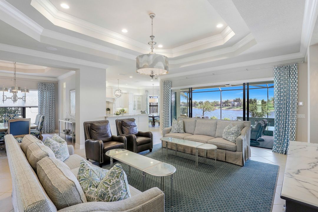 2748 Crystal Way, Naples, FL 34119