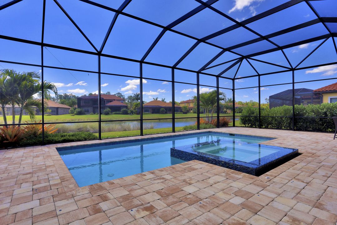 1622 Songbird Ct, Naples, FL 34120