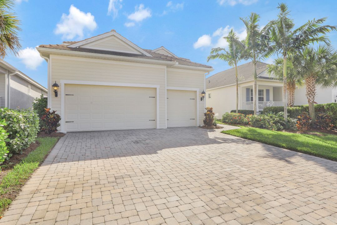 8542 Big Mangrove Dr, Fort Myers, FL 33908