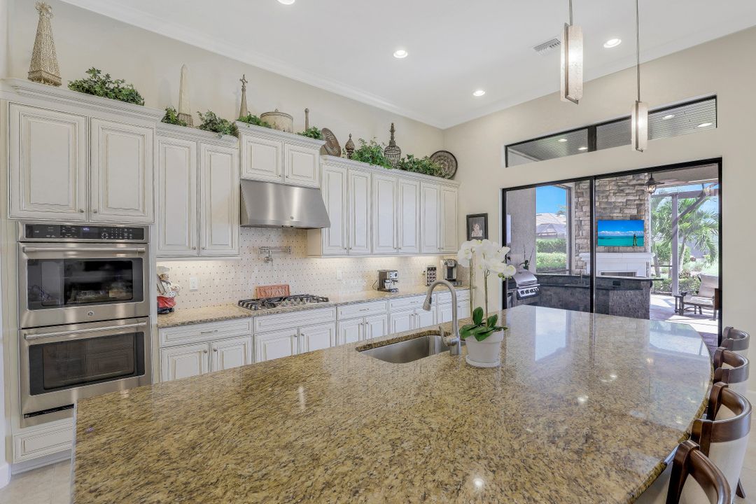 9418 Galliano Ter, Naples, FL 34119