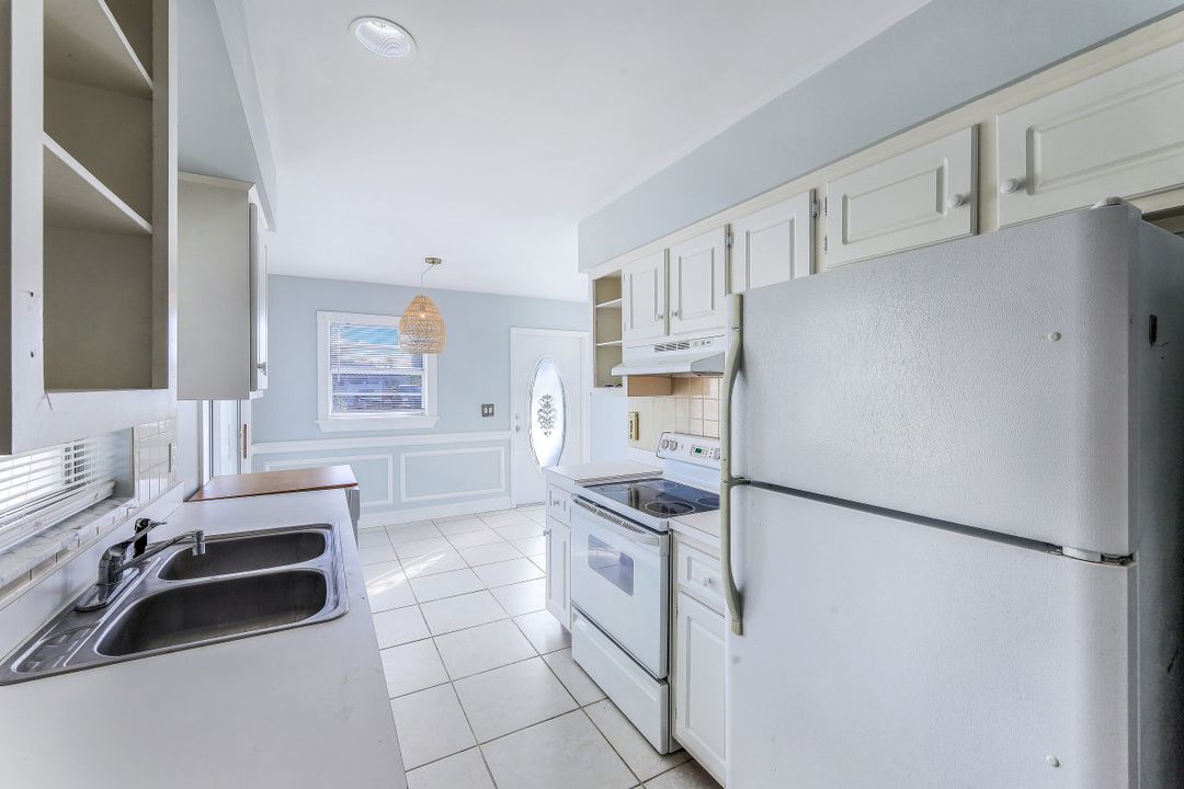 513 104th Ave N, Naples, FL 34108