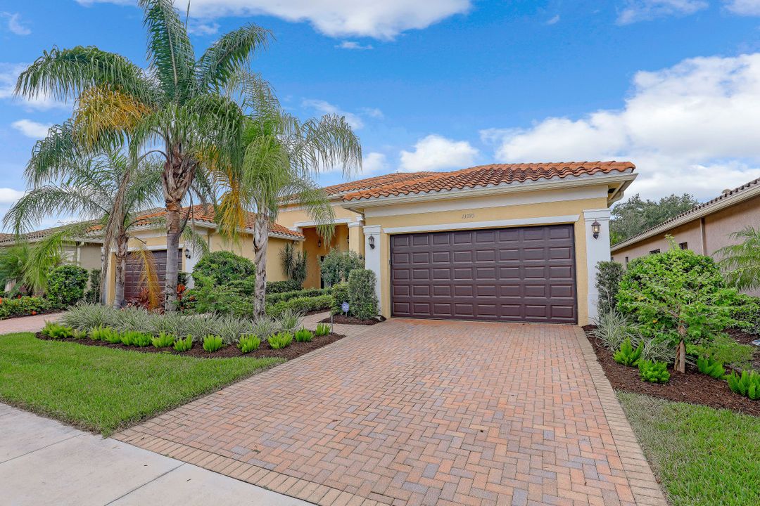13395 Silktail Dr, Naples, FL 34109