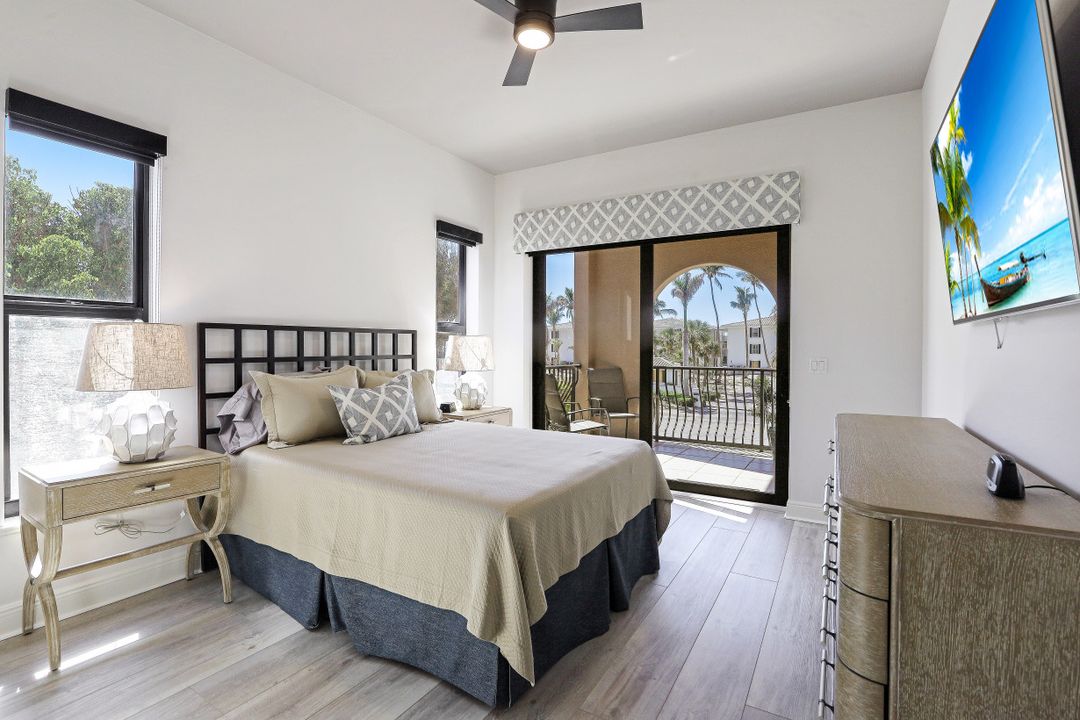 10620 Gulf Shore Dr  #203, Naples, FL 34108