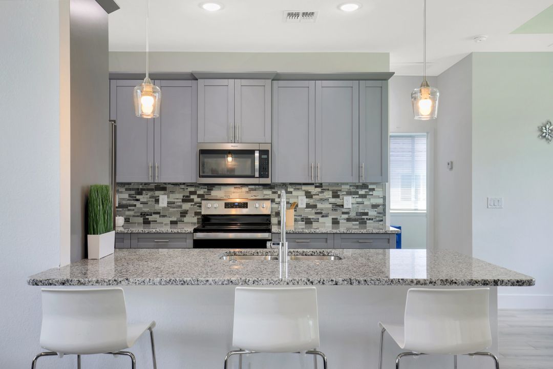 853 SW 13th St, Cape Coral, FL 33991