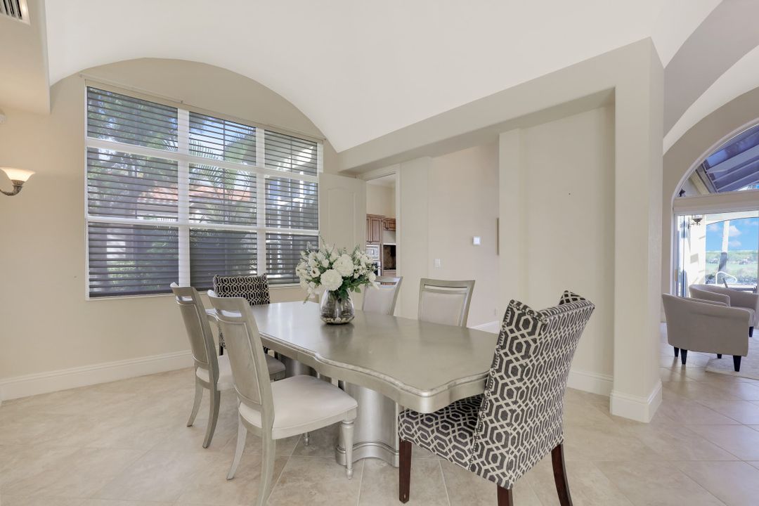 8560 Bellagio Dr, Naples, FL 34114