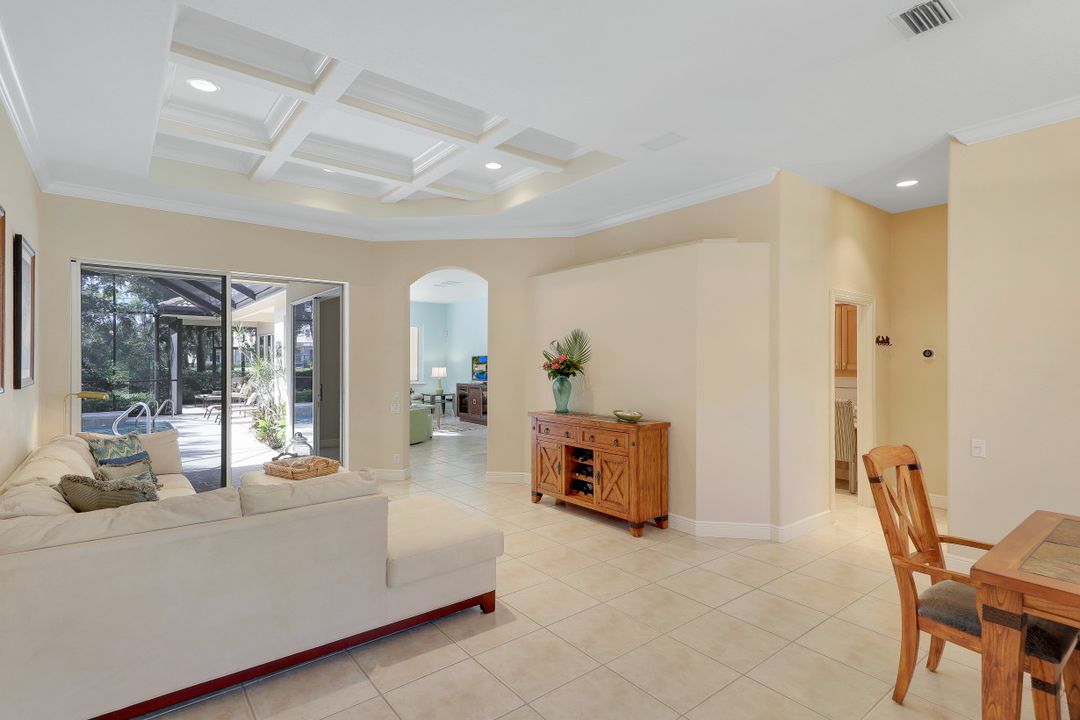 237 Charleston Ct, Naples, FL 34110