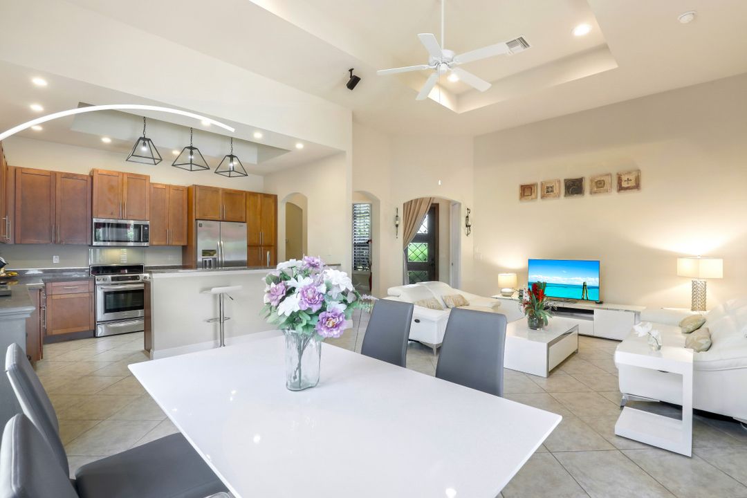 7919 Cordoba Pl, Naples, FL 34113