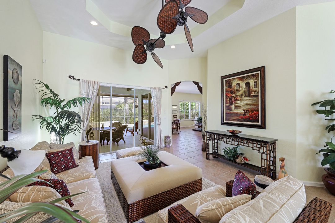 8219 Potomac Ln, Naples, FL 34104