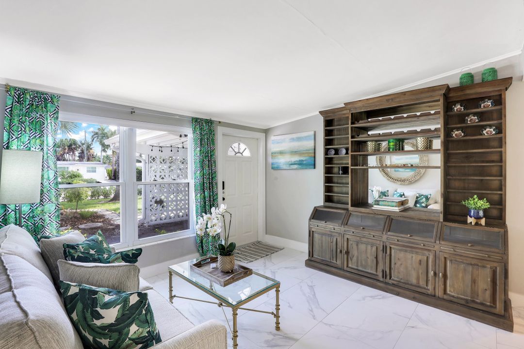 2070 Holiday Ln, Naples, FL 34104
