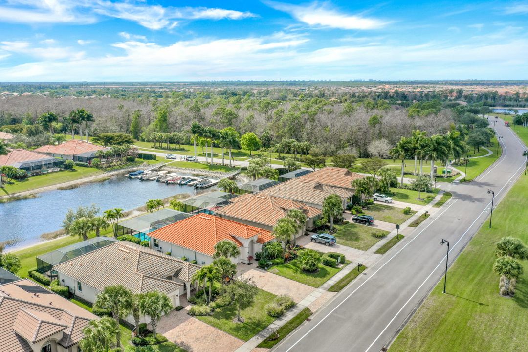 9463 Quarry Dr, Naples, FL 34120