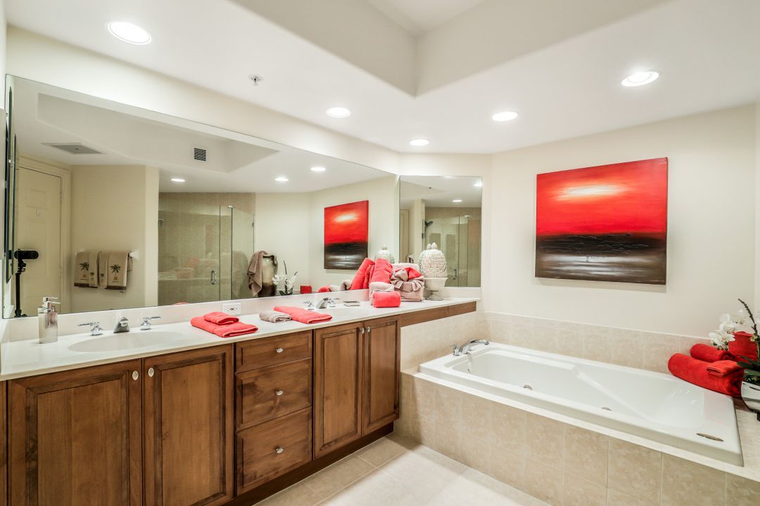 2728 Tiburon Blvd E #302, Naples, FL 34109