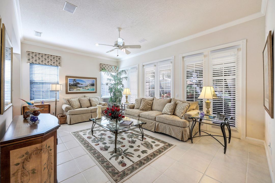 4334 Queen Elizabeth Way, Naples, FL 34119