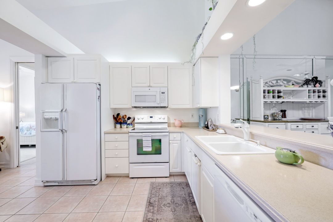 790 Bentwater Cir #203, Naples, FL 34108