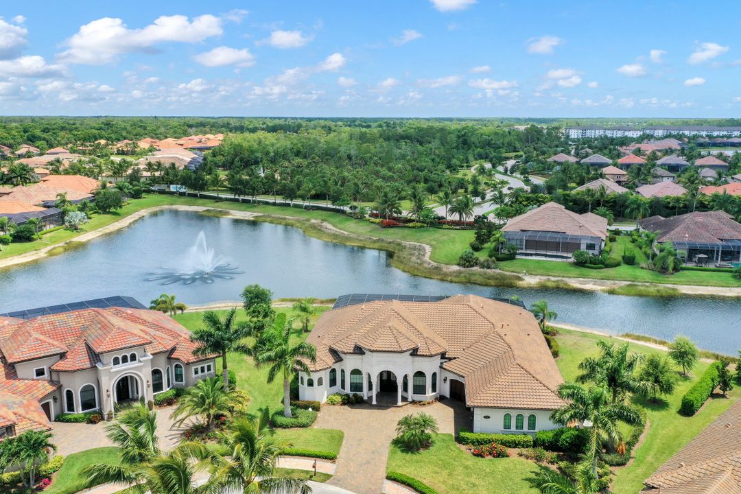 6587 Barbera Ln, Naples, FL 34113