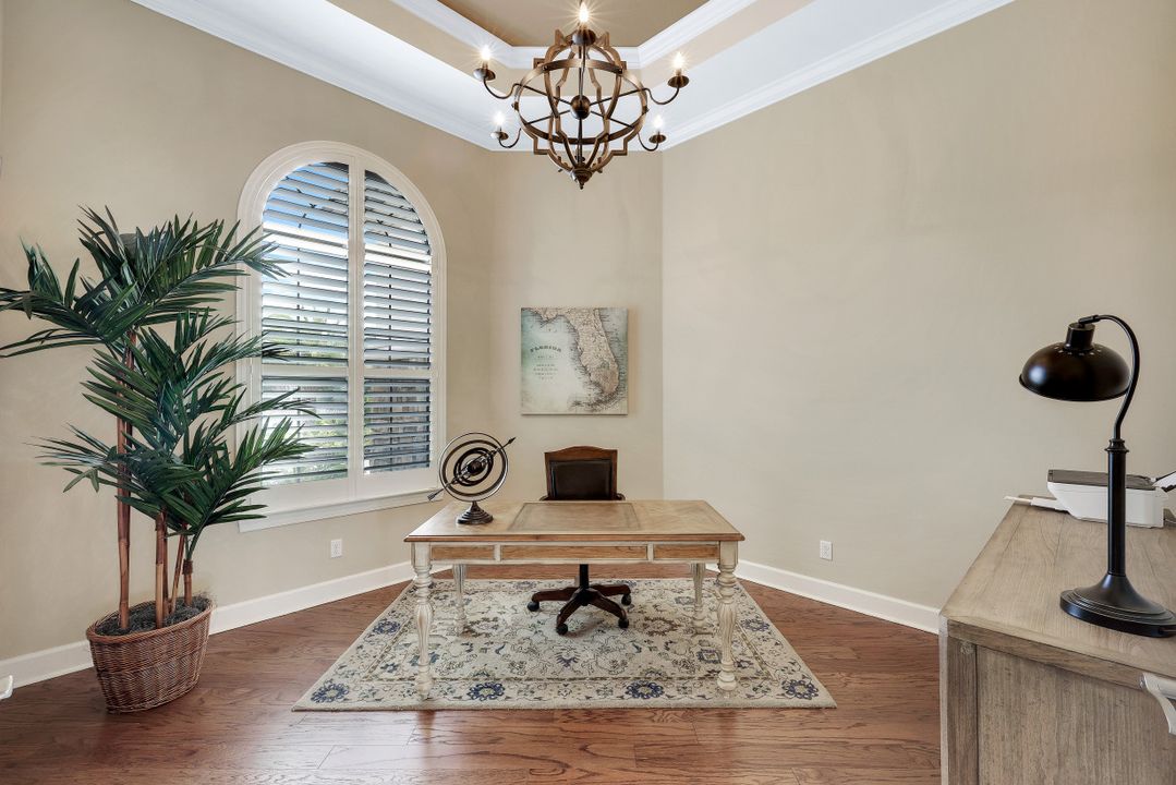 9004 Sorreno Ct, Naples, FL 34119