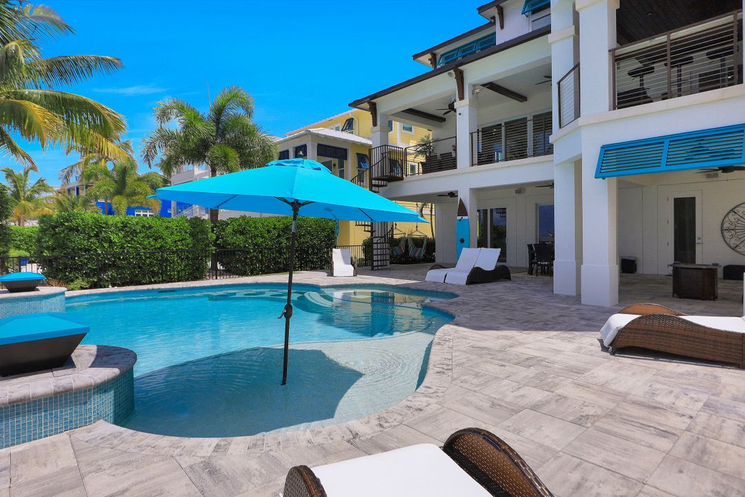 815 San Carlos Dr, Fort Myers Beach, FL 33931