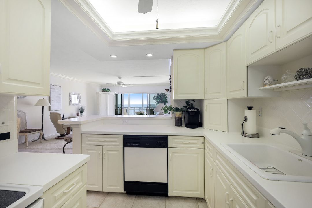 2885 Gulf Shore Blvd N  #803, Naples, FL 34103