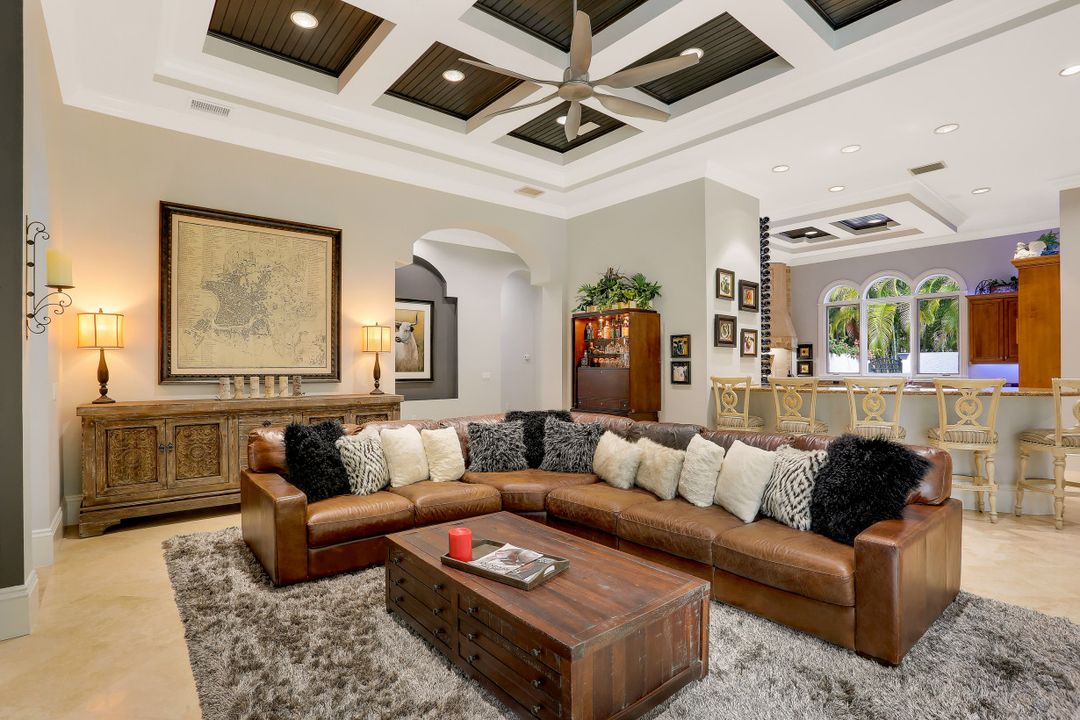 4642 Idylwood Ln, Naples, FL 34119