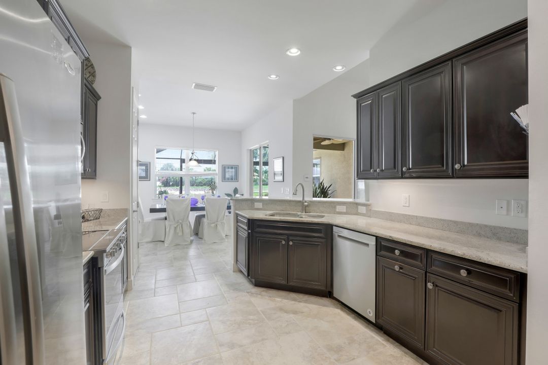 9415 Quarry Dr, Naples, FL 34120