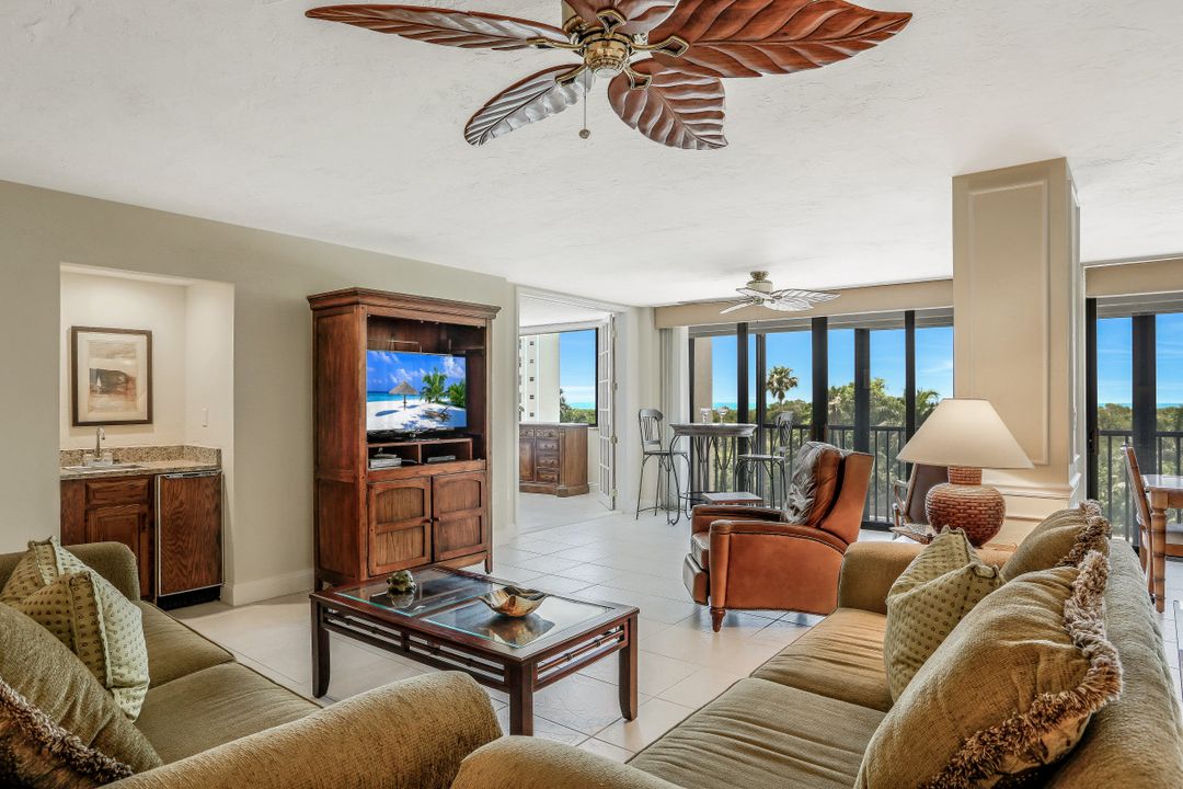5601 Turtle Bay Dr #302, Naples, FL 34108