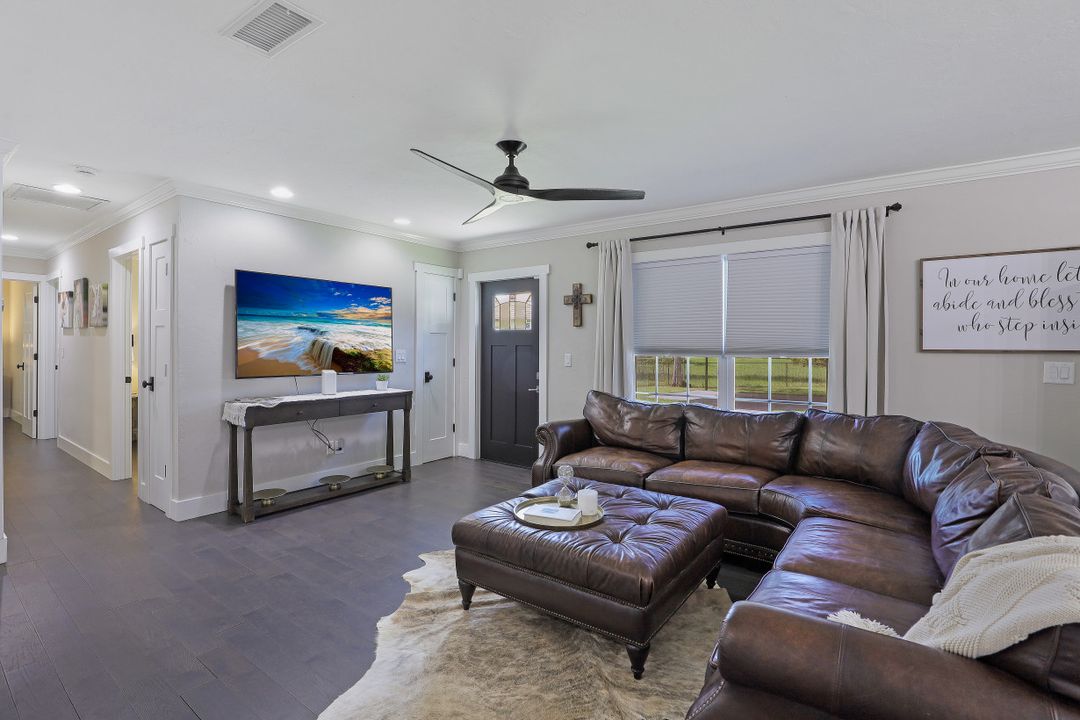 140 5th St NW, Naples, FL 34120