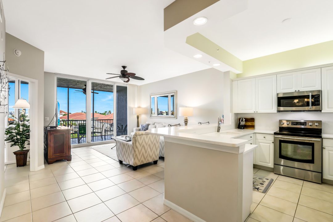 450 Launch Cir #402, Naples, FL 34108