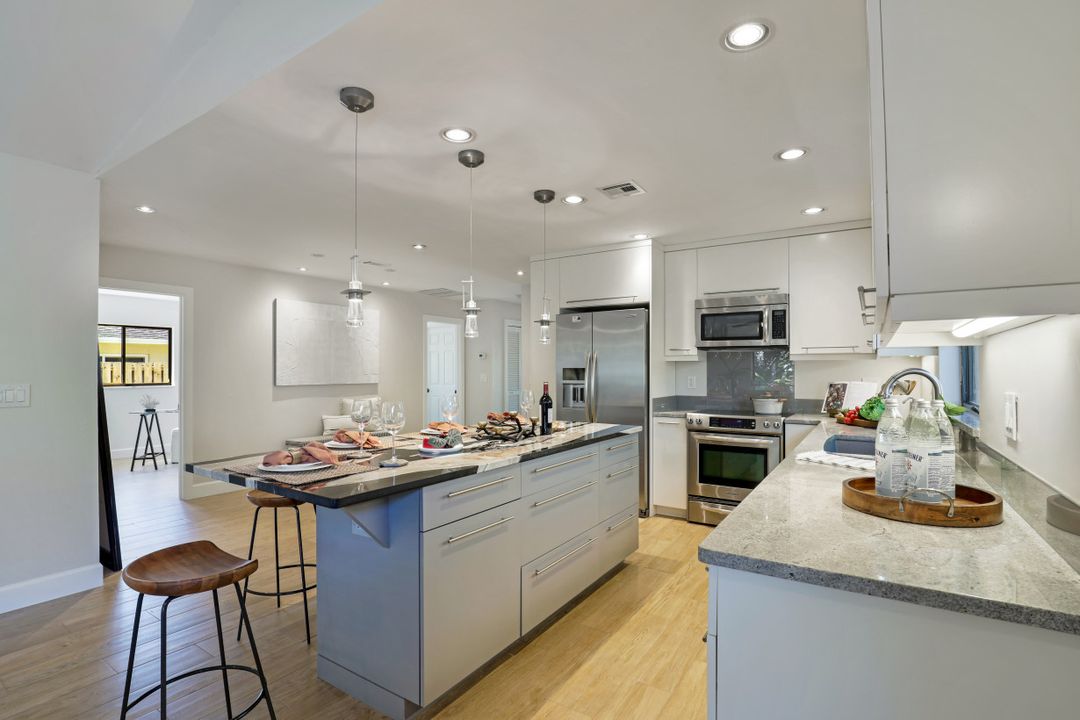 640 98th Ave N, Naples, FL 34108