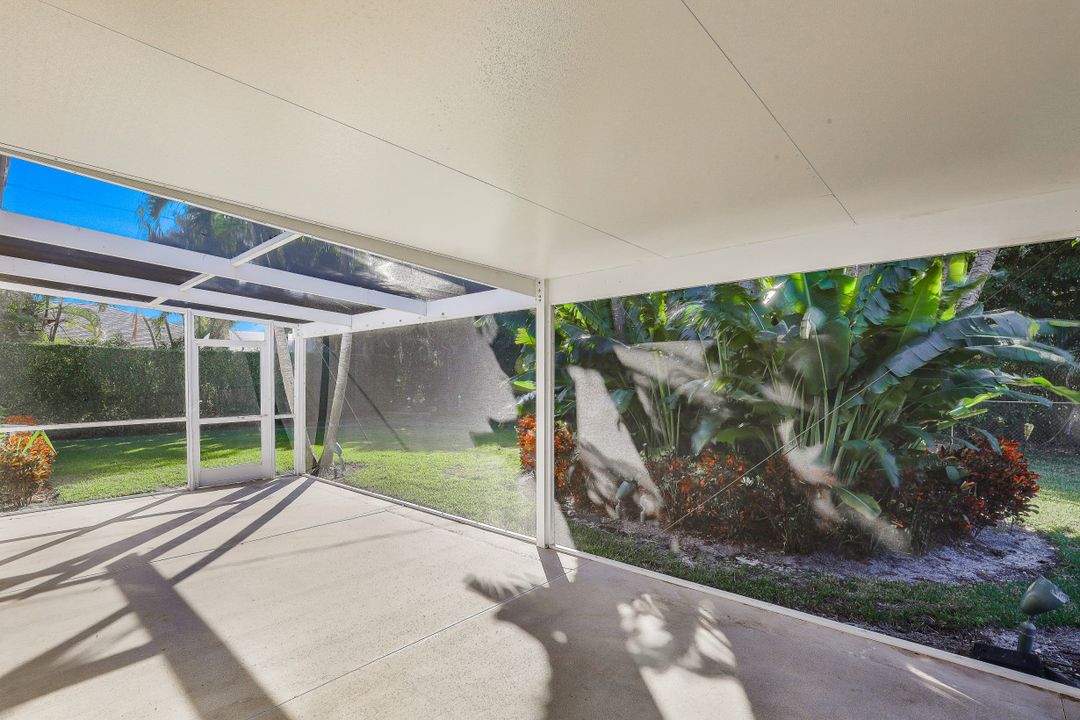 710 95th Ave N, Naples, FL 34108