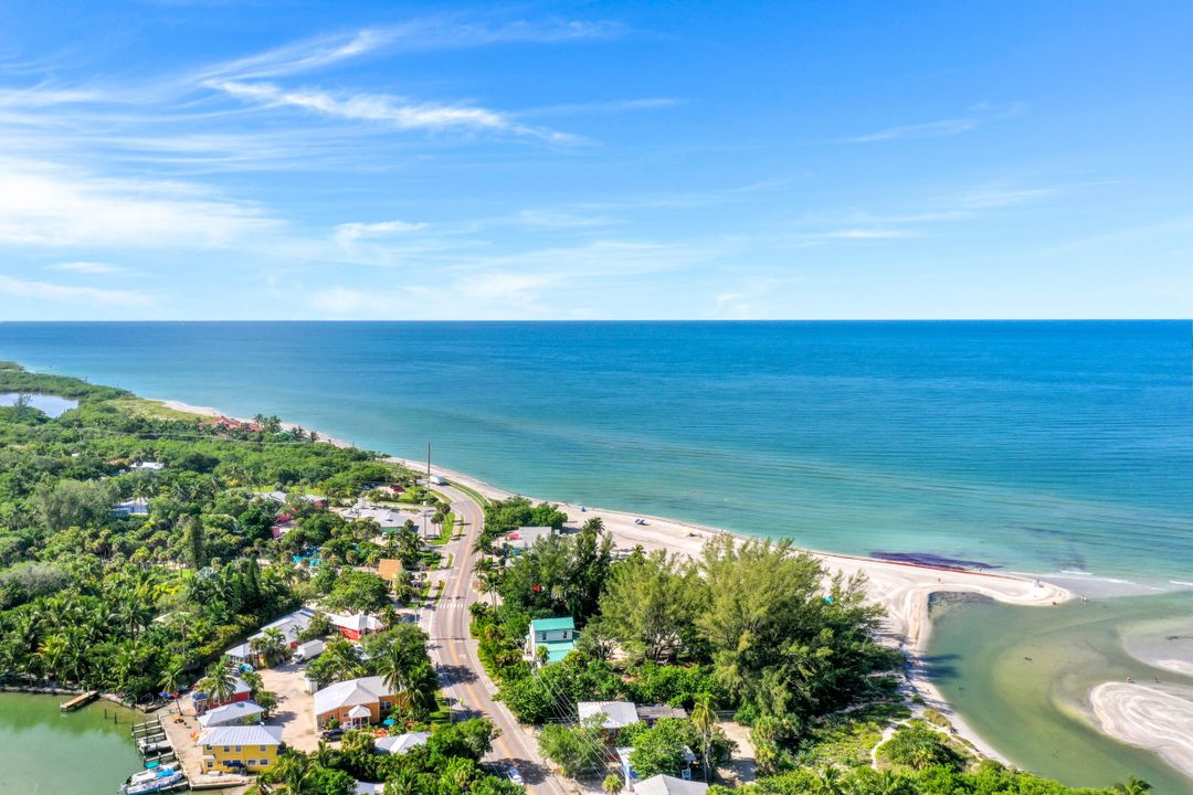 2562 Coconut Dr, Sanibel, FL 33957