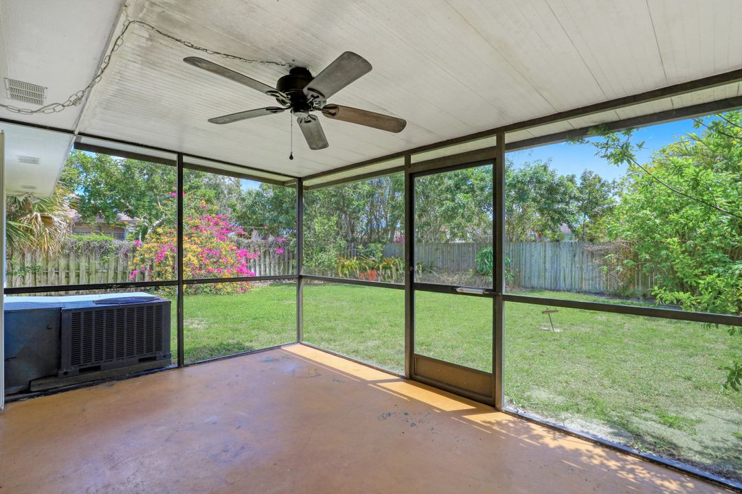 1136 S Alhambra Cir, Naples, FL 34103