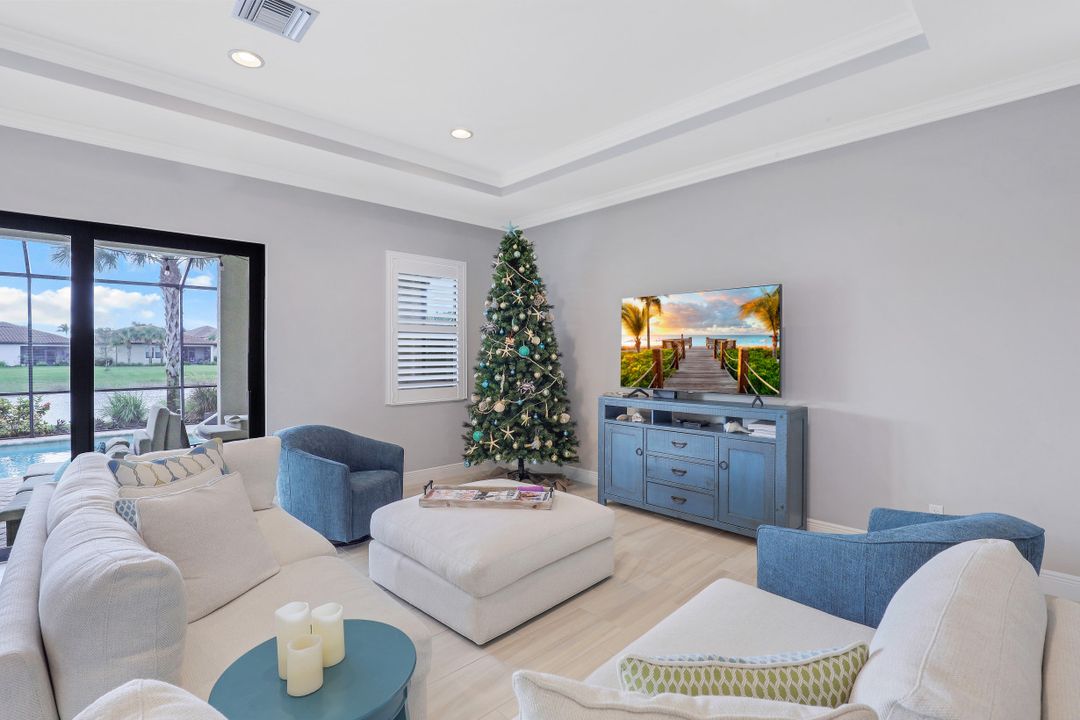 4714 Formosa Dr, Naples, FL 34119