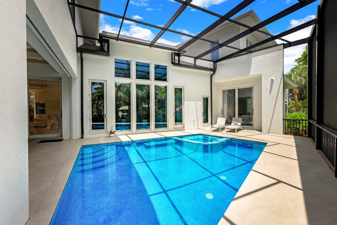 261 Hideaway Cir N, Marco Island, FL 34145